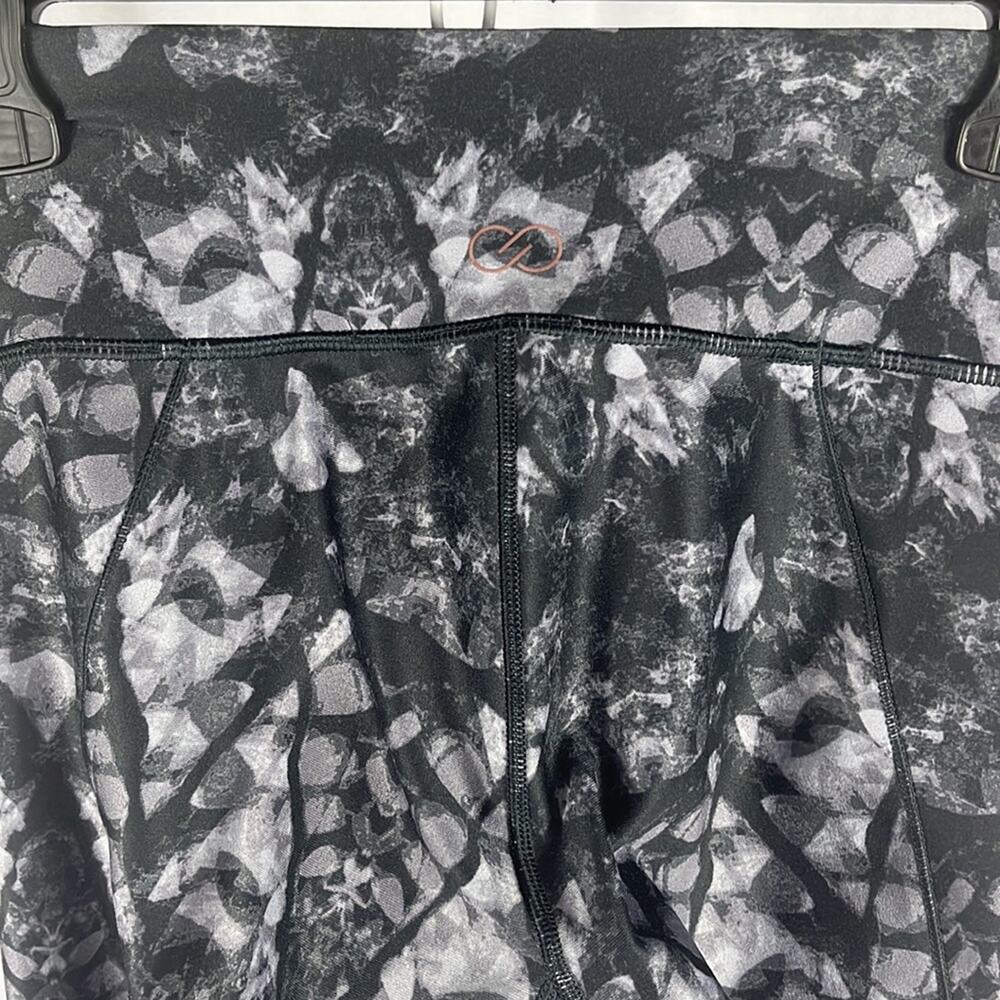 Calia Essential Panel Capris. - Picture 4 of 7